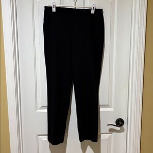 Rachel Zoe Black Cropped Pants Women’s size 8. GUC.